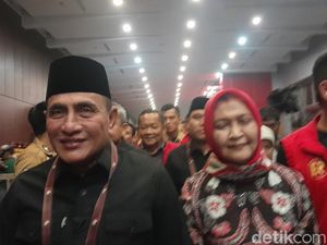 Edy Tak Ingat soal Anggaran Aspal Rumdis Gubsu Rp 2 M yang Disinggung Bobby Edy Tak Ingat soal Anggaran Aspal Rumdis Gubsu Rp 2 M yang Disinggung Bobby