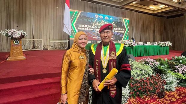 Juliana Moechtar dan Nur Wahyudi Juliana Moechtar dan Nur Wahyudi