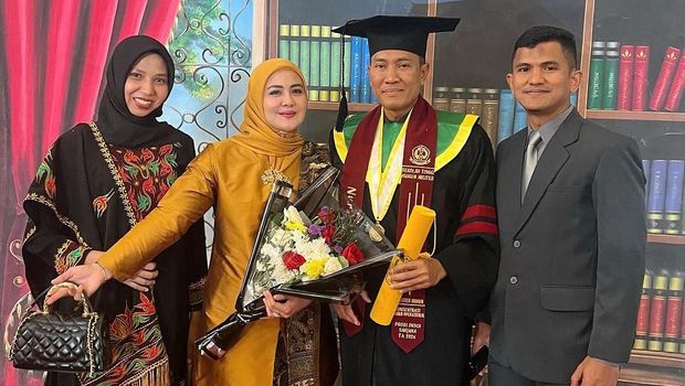 Juliana Moechtar dan Nur Wahyudi Juliana Moechtar dan Nur Wahyudi