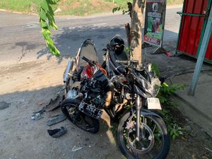 Pilu Wanita Tewas gegara Adu Banteng Motor di Jalan Wonogiri-Wuryantoro Pilu Wanita Tewas gegara Adu Banteng Motor di Jalan Wonogiri-Wuryantoro