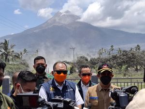 Radius 7 Km Gunung Lewotobi Segera Dikosongkan, Lahan Tetap Milik Warga Radius 7 Km Gunung Lewotobi Segera Dikosongkan, Lahan Tetap Milik Warga