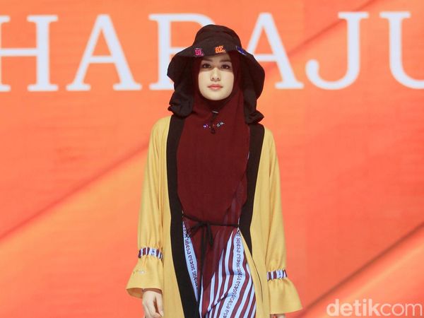 Foto: 10 Koleksi Busana Muslim Syari Si.Se.Sa., Ada yang Dari Kulit Jagung