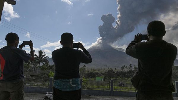 Memantau Erupsi Gunung Lewotobi Laki-laki