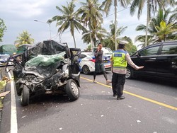 Tabrak Bus Pariwisata, Sopir Pikap Tewas di Jalan Denpasar-Gilimanuk
