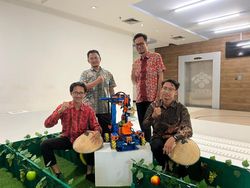 Robot Pemetik Buah Otomatis Karya Mahasiswa PENS Menang Lomba Internasional, Keren!