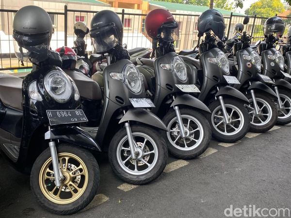 Potret Rapinya Deretan Motor di Parkiran FK Unnes yang Lagi Viral