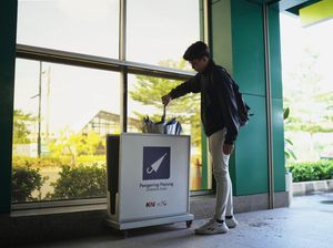 Musim Hujan Tiba, KAI Sediakan Pengering Payung di 17 Stasiun LRT Jabodebek