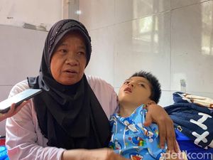 Detik-detik Yati Lihat Putrinya yang ABK Terapung di Kasur saat Banjir