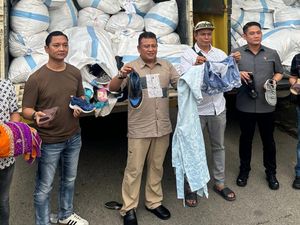 Polda Riau Ungkap Gudang Baju Bekas Impor Ilegal di Batam, 169 Karung Disita