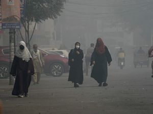 Polusi Tebal Bikin Engap Warga Pakistan