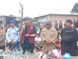 Kampung Narkoba di Batam Digerebek Polisi, Puluhan Orang Diciduk!