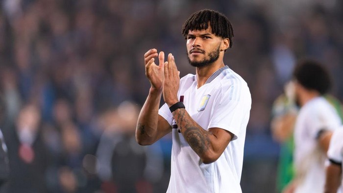 BRUGES, BELGIUM - NOVEMBER 6: Tyrone Mings of Aston Villa FC applauds for the fans during the UEFA Champions League 2024/25 League Phase MD4 match between Club Brugge KV and Aston Villa FC at Jan Breydelstadion on November 6, 2024 in Bruges, Belgium. (Photo by Joris Verwijst/BSR Agency/Getty Images)