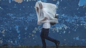 Warga Kuba Kewalahan Hadapi Badai Rafael