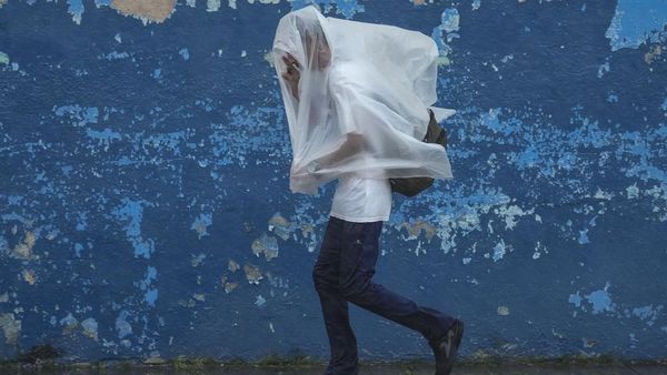 Warga Kuba Kewalahan Hadapi Badai Rafael