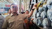 Penampakan 90 Ribu Rol Kain Gulungan dari China Disita Kemendag!