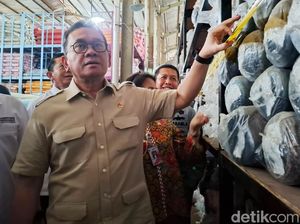 Penampakan 90 Ribu Rol Kain Gulungan dari China Disita Kemendag! Penampakan 90 Ribu Rol Kain Gulungan dari China Disita Kemendag!