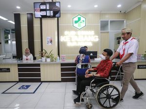 ASN Pemkot Surabaya Kompak Pakai Baju Pejuang Sambut Hari Pahlawan ASN Pemkot Surabaya Kompak Pakai Baju Pejuang Sambut Hari Pahlawan