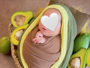 Foto Bebingah Putri Kaesang-Erina Gudono, Bikin Gemas Cosplay Jadi Alpukat Foto Bebingah Putri Kaesang-Erina Gudono, Bikin Gemas Cosplay Jadi Alpukat