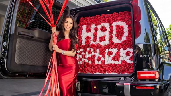 Bebizie Dapat Kado Mobil Saat Ultah, Bagasinya Penuh Bunga Mawar