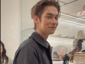 8 Gaya Tampan Bright Vachirawit di Acara Burberry Jakarta, Bikin Fans Histeris 8 Gaya Tampan Bright Vachirawit di Acara Burberry Jakarta, Bikin Fans Histeris