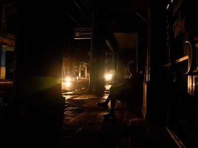 Dihantam Badai Rafael, Kota Havana Kuba Gelap Gulita