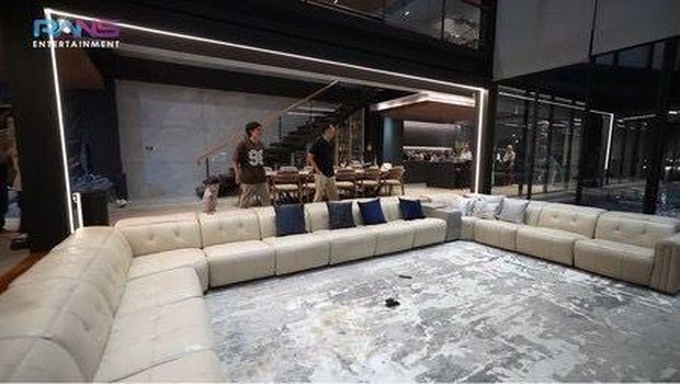 Genteng Bocor, 7 Potret Rumah Mewah Atta Halilintar dan Aurel Hermansyah Genteng Bocor, 7 Potret Rumah Mewah Atta Halilintar dan Aurel Hermansyah