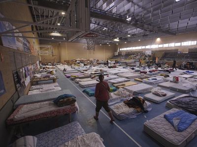 GOR di Spanyol Jadi Pengungsian Warga Terdampak Banjir