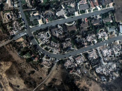 Gunung di California Terbakar, Komplek Perumahan Ikut Hangus