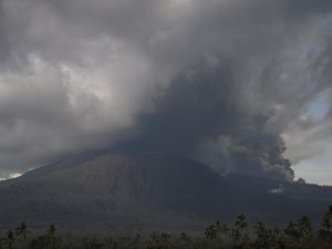 Gunung Lewotobi Erupsi 2 Kali Hari Ini, Tinggi Abu Vulkanik Capai 10 Km