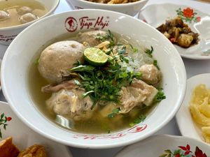 Mantul! 5 Bakso Favorit Sepanjang 2024 Ada di Bandung hingga Tangerang