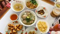Gurih Mantap! Bakso Spesial dengan Tetelan Oseng Buatan Tjap Haji