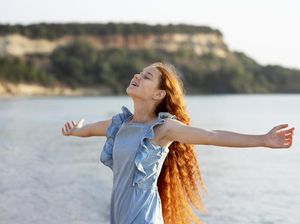 Tak Cuma Usir Stres, Ini 5 Manfaat Liburan untuk Kesehatan Fisik & Mental!