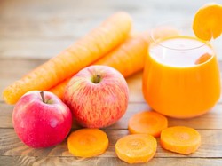 Rutin Minum Jus Wortel dan Apel Bikin Wajah Glowing