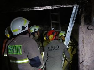 3 Fakta Memilukan Sekeluarga di Jakut Tewas Terjebak Kebakaran 3 Fakta Memilukan Sekeluarga di Jakut Tewas Terjebak Kebakaran