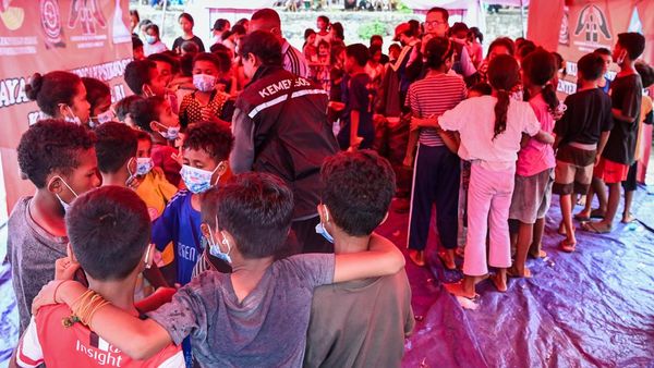 Layanan Psikosial Bantu Cegah Trauma Pengungsi Letusan Gunung Lewotobi