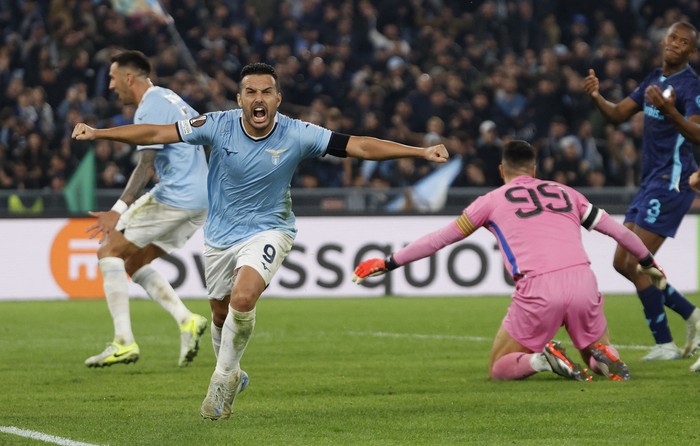 Soccer Football - Europa League - Lazio v FC Porto - Stadio Olimpico, Rome, Italy - November 7, 2024 Lazios Pedro celebrates scoring their second goal REUTERS/Ciro De Luca