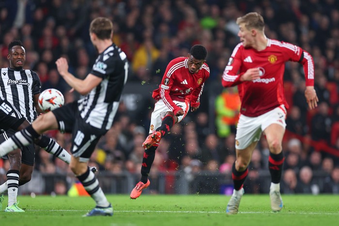 MANCHESTER, ENGLAND - NOVEMBER 7: Amad Diallo of Manchester United scores a goal to make it 2-0  during the UEFA Europa League 2024/25 League Phase MD4 match between Manchester United and PAOK FC at Old Trafford on November 7, 2024 in Manchester, England. (Photo by Robbie Jay Barratt - AMA/Getty Images)