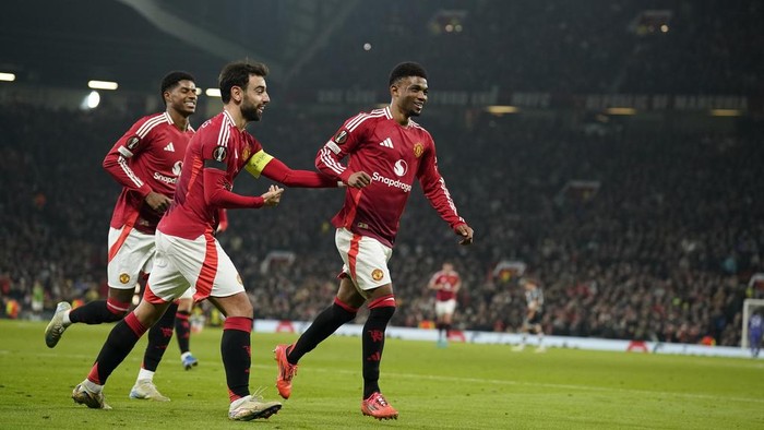 Manchester Uniteds Amad Diallo, right, celebrates with teammates after scoring his sides second goal during the Europa League opening phase soccer match between Manchester United and PAOK at the Old Trafford stadium in Manchester, England, Thursday, Nov. 7, 2024. (AP Photo/Dave Thompson)