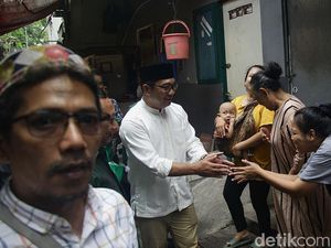 Momen Ridwan Kamil Blusukan ke Permukiman Padat Pulo Gadung