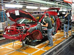 Nissan Bakal PHK 9 Ribu Karyawan, Gaji CEO Dipotong Setengah!