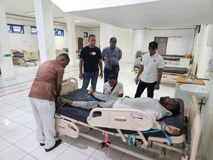 TNI AL di Supiori Tangkap Pria Diduga Intel OPM, Ternyata ODGJ TNI AL di Supiori Tangkap Pria Diduga Intel OPM, Ternyata ODGJ