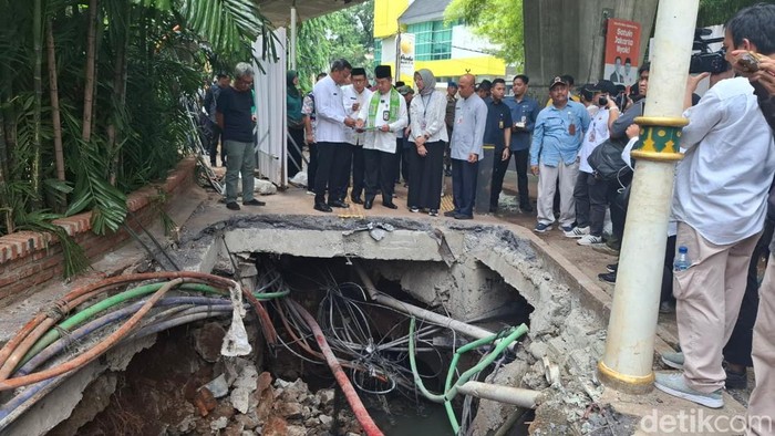 Pemprov DKI bongkar bottleneck di kawasan Kebayoran Baru Jaksel. (Brigitta/detikcom)