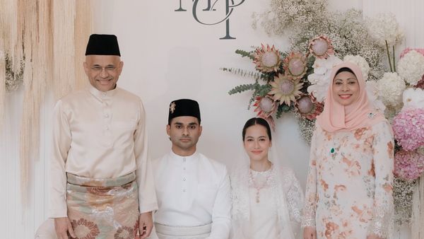 7 Foto Pevita Pearce Bareng Mertua Pengusaha Malaysia yang Jarang Tersorot