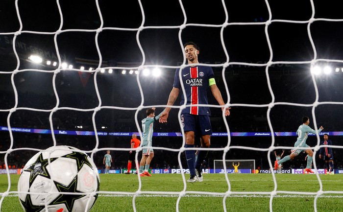 Soccer Football - Champions League - Paris St Germain v Atletico Madrid - Parc des Princes, Paris, France - November 6, 2024 Paris St Germains Marquinhos looks dejected after Atletico Madrids Angel Correa scores their second goal REUTERS/Christian Hartmann     TPX IMAGES OF THE DAY