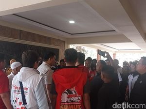 Puluhan Relawan Datangi Polda Sumut, Minta Pelempar Edy Rahmayadi Ditangkap