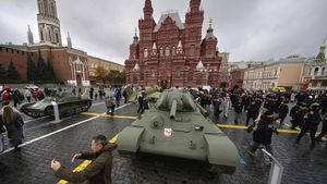 Rusia Gelar Parade Artileri Perang Dunia II