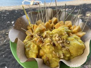 Empuk Lembut! Sate Beras Bumbu Kuning Suna Cekuh Khas Bali Empuk Lembut! Sate Beras Bumbu Kuning Suna Cekuh Khas Bali