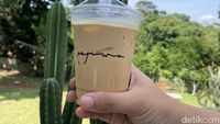 Menikmati Cheesecake Nastar dan Kopi Gula Aren di Kafe Asri