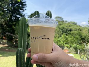 Menikmati Cheesecake Nastar dan Kopi Gula Aren di Kafe Asri Menikmati Cheesecake Nastar dan Kopi Gula Aren di Kafe Asri