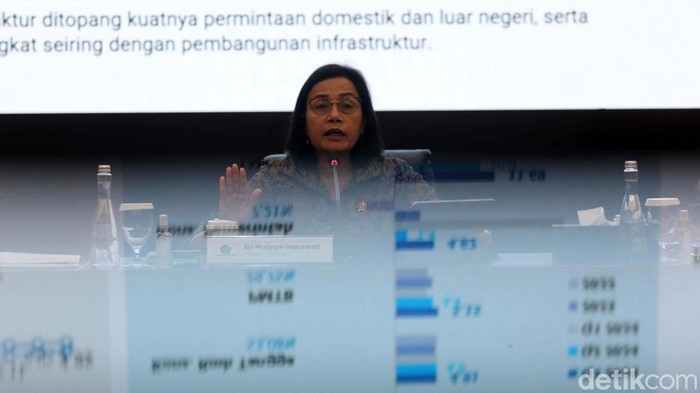 Sri Mulyani Laporkan APBN RI Defisit Rp 309,2 T Menteri Keuangan Sri Mulyani Indrawati menampilkan keterangan pers di Kantor Kementerian Keuangan, Jakarta, Jumat (8/11). Sri Mulyani melaporkan APBN defisit Rp 309,2 triliun.